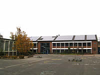 Amplonius-Gymnasium mit PV auf Anbau